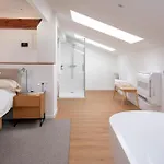 Alaia Villa *
